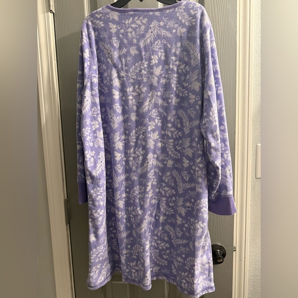 Charter Club Sleepwear fleece shirt in purple with leaf & flower pattern Size 1X - Picture 5 of 8